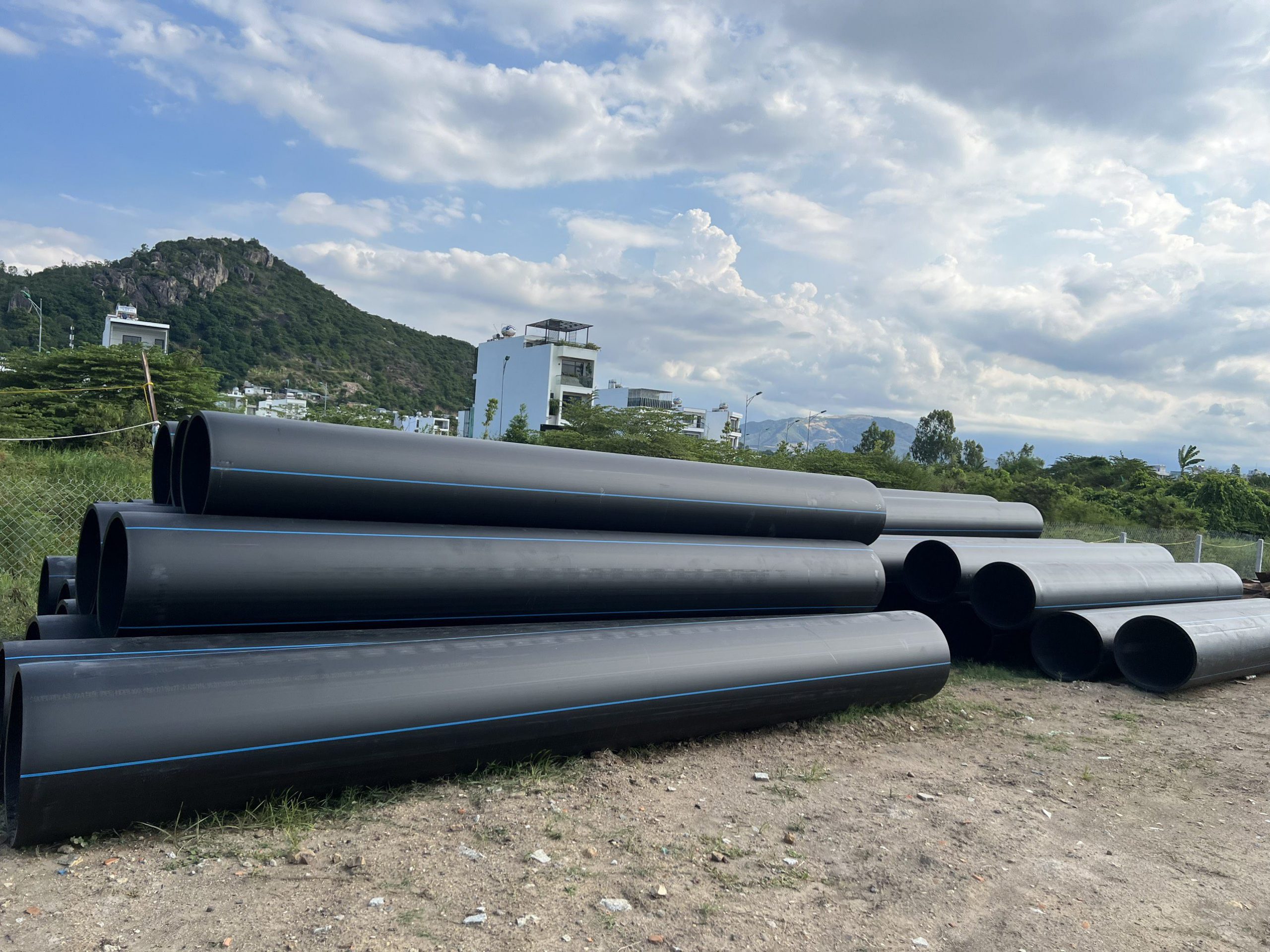 Vì Sao Cần Quan Tâm Giá Nhân Công Lắp Đặt Ống HDPE?