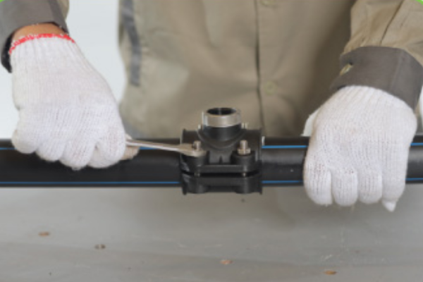 Cách lắp đặt đai khởi thủy HDPE Tiền Phong đúng cách
