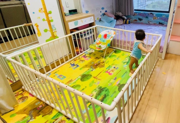 làm đẹp cũi cho bé từ ống nhựa 