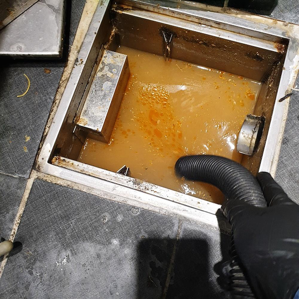 ỐNG THOÁT NƯỚC NGHẸT MỠ NHÀ HÀNG